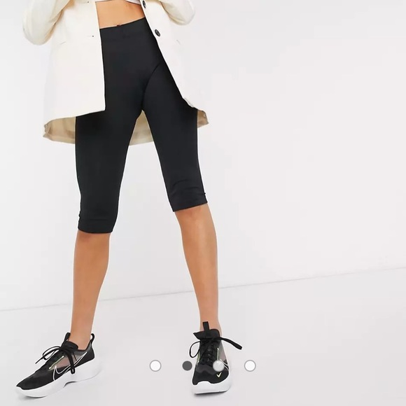 Nike Mini Swoosh Black Capri Leggings 